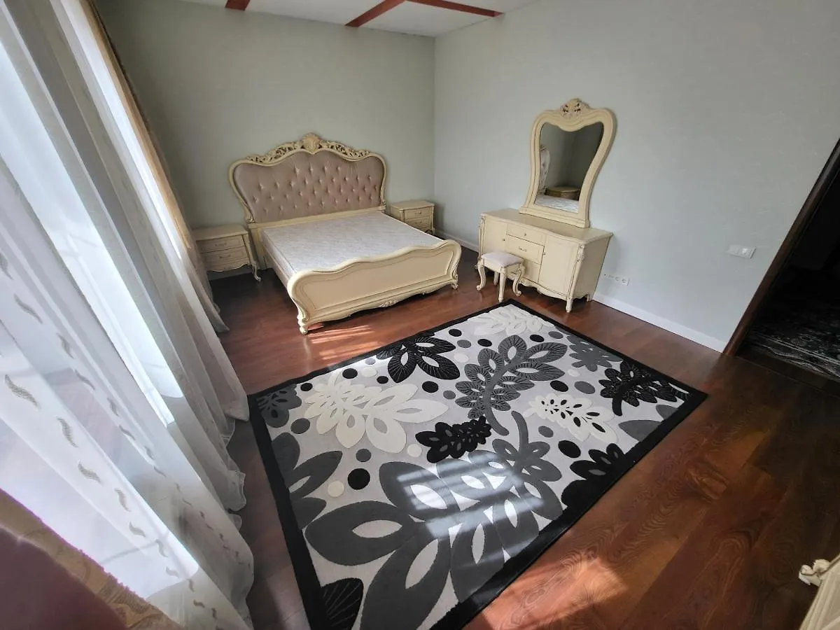Almaty Guest House Vila