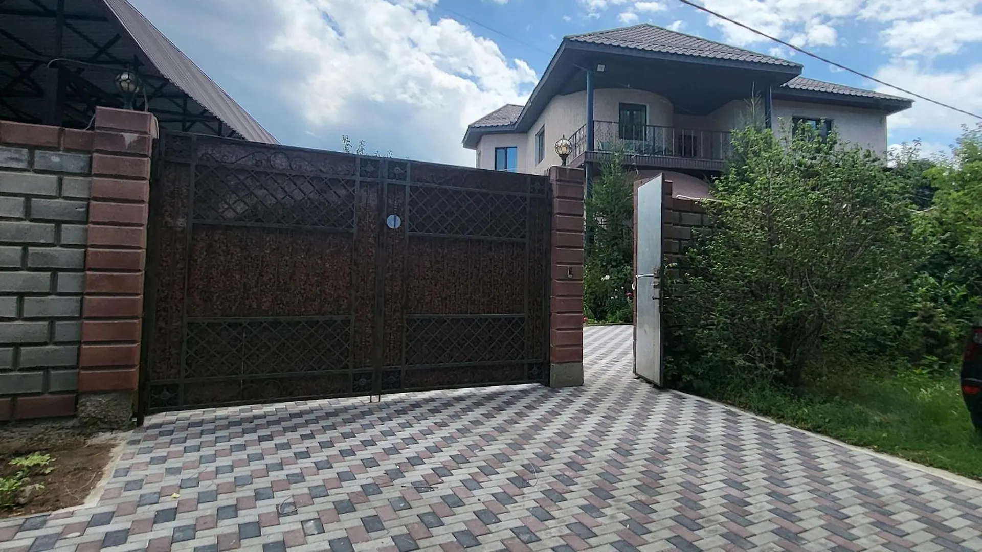 Vila Almaty Guest House